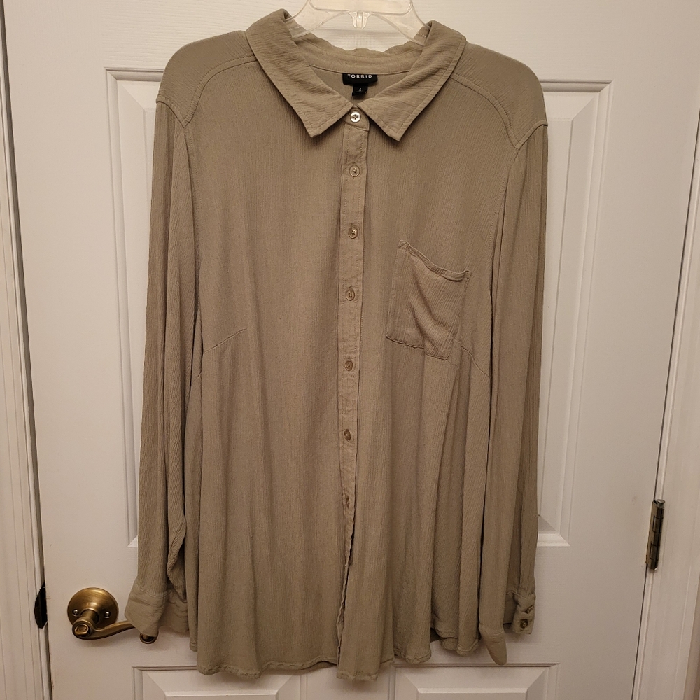 Green Long Sleeve Button Down Shirt with Flowy Fit